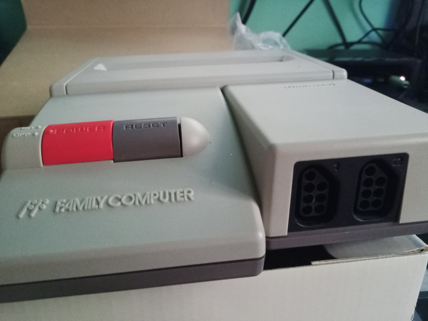 Famicom (Versione 1993 con presa AV)